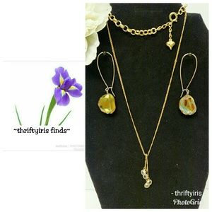 Avon Gold Tone Necklace With Earrings & Bracelet